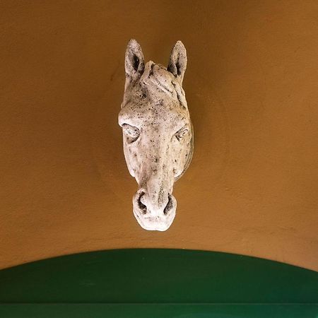 B&B Alla Mezza Luna Lonato Bagian luar foto