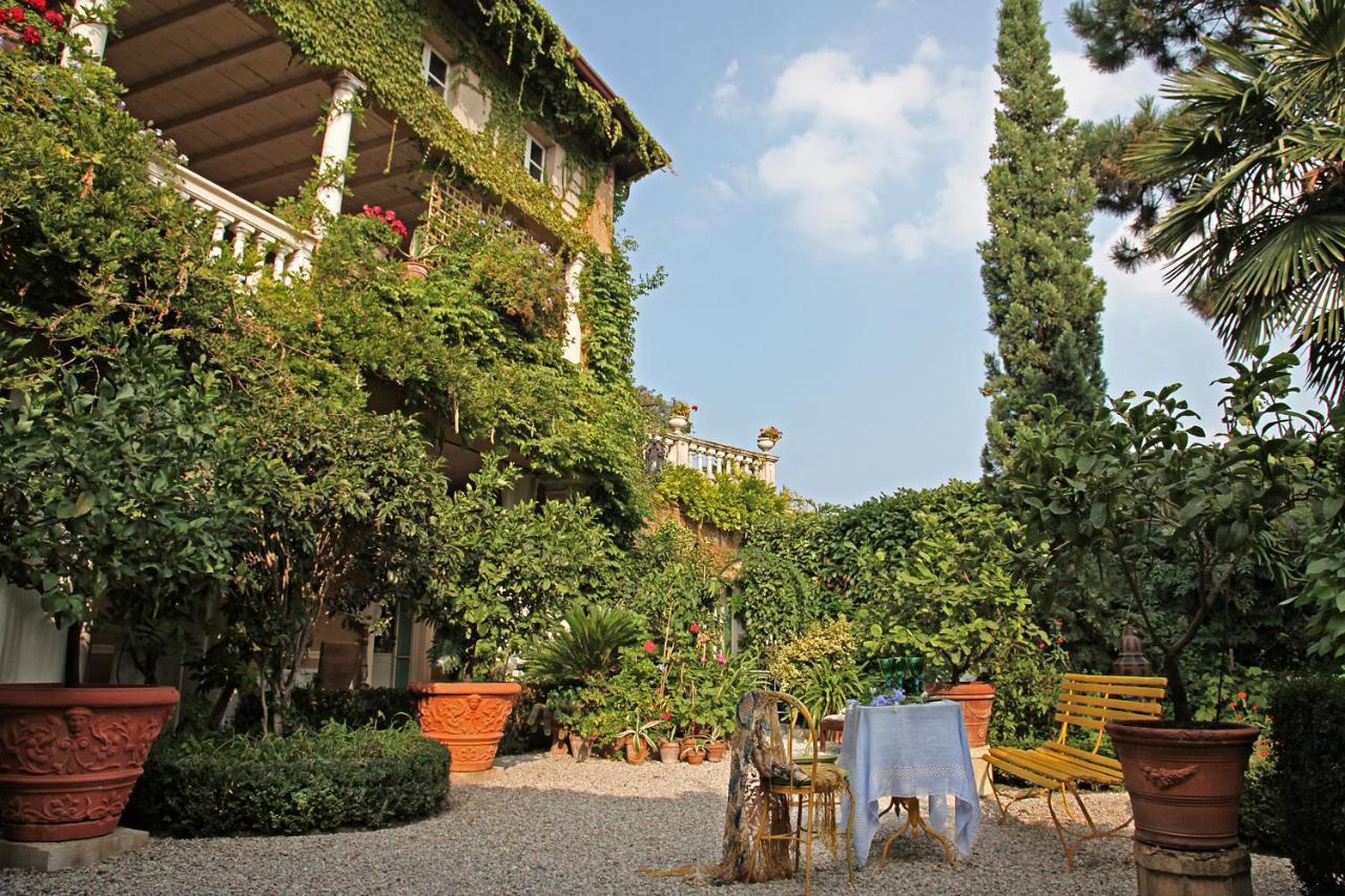 B&B Alla Mezza Luna Lonato Bagian luar foto