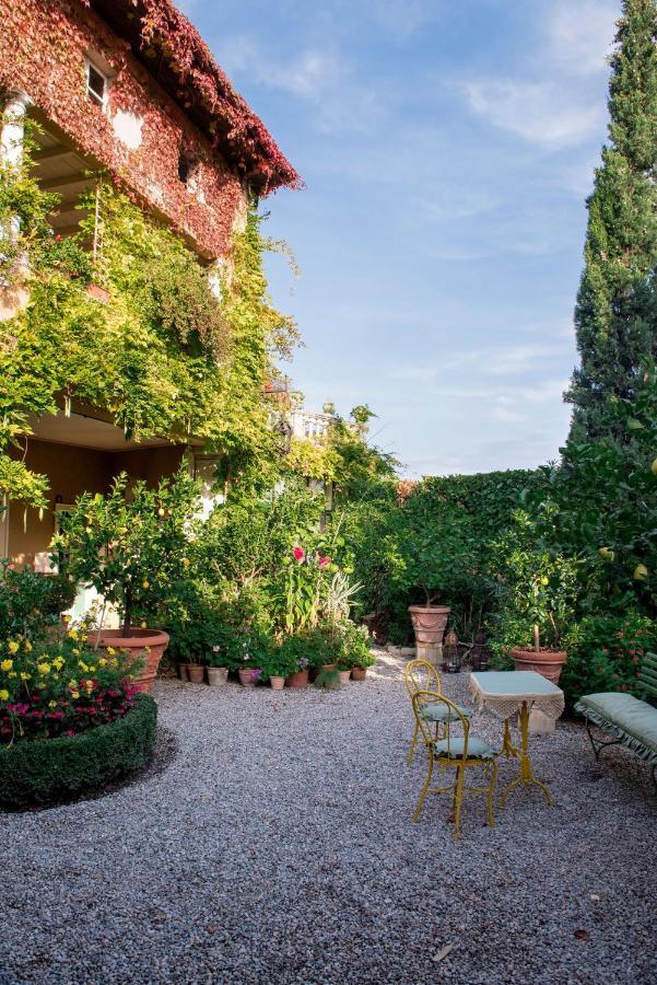 B&B Alla Mezza Luna Lonato Bagian luar foto