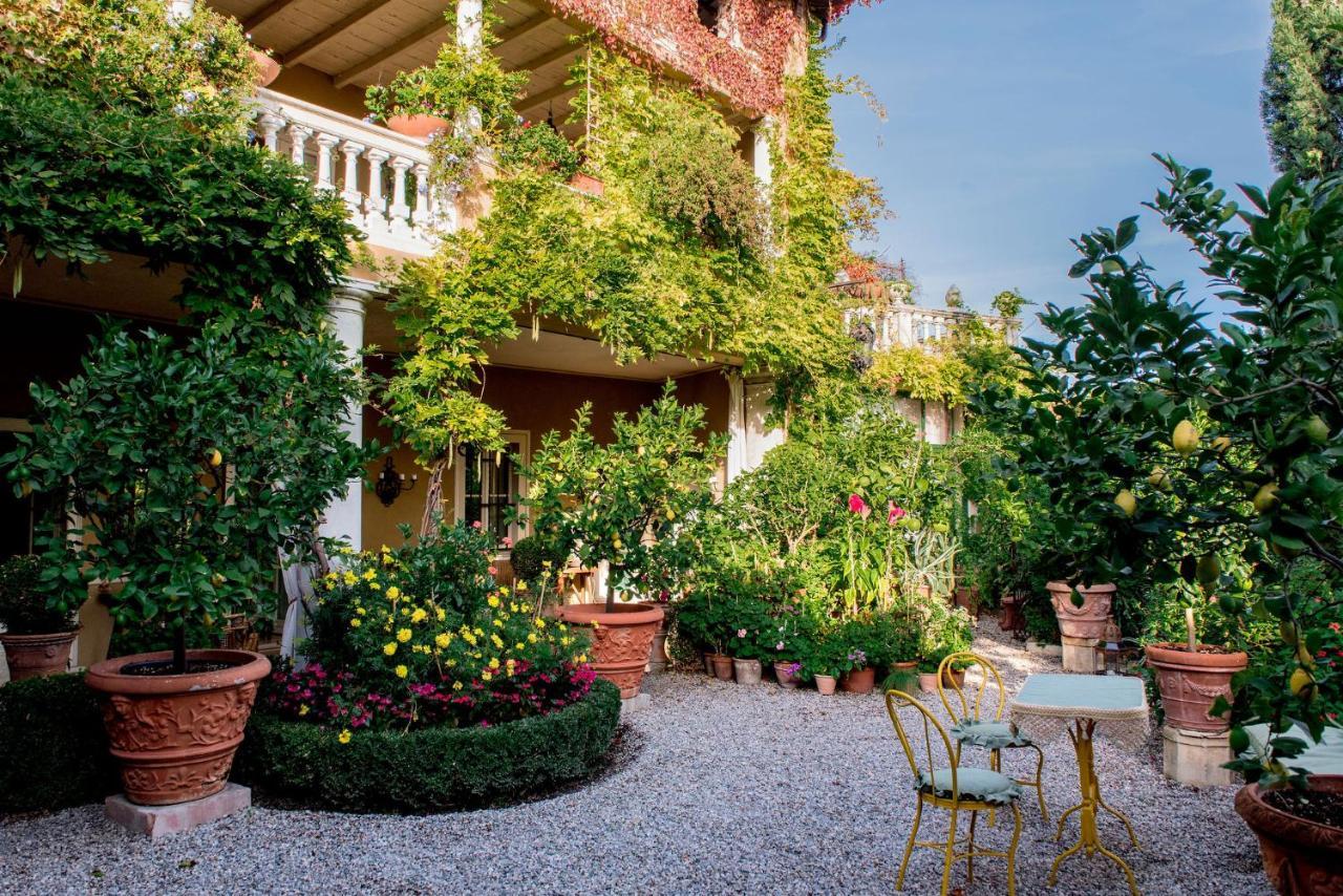 B&B Alla Mezza Luna Lonato Bagian luar foto