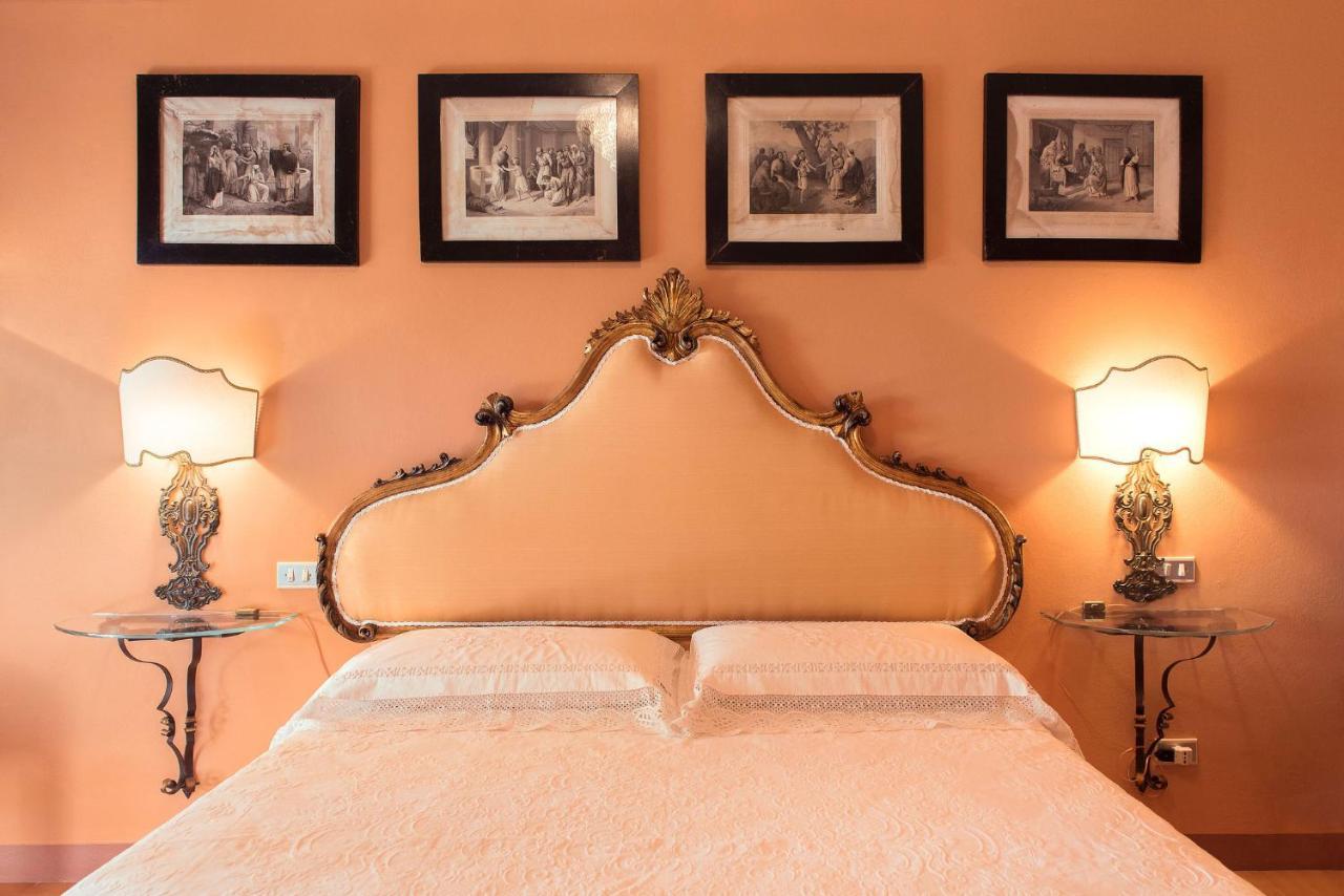 B&B Alla Mezza Luna Lonato Bagian luar foto