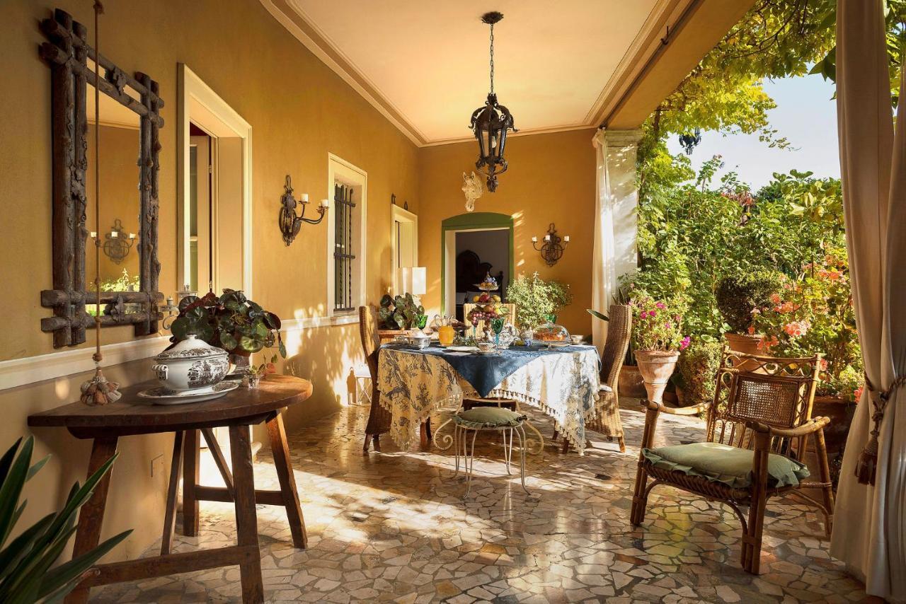 B&B Alla Mezza Luna Lonato Bagian luar foto