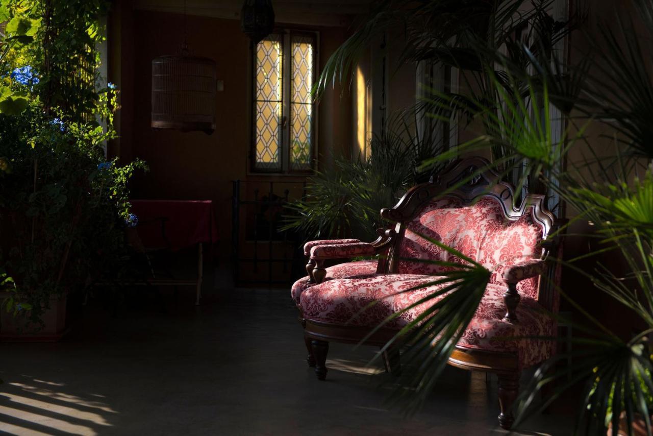 B&B Alla Mezza Luna Lonato Bagian luar foto